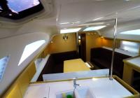 bateau à voile voilier Elan 45 impression intérieur salon